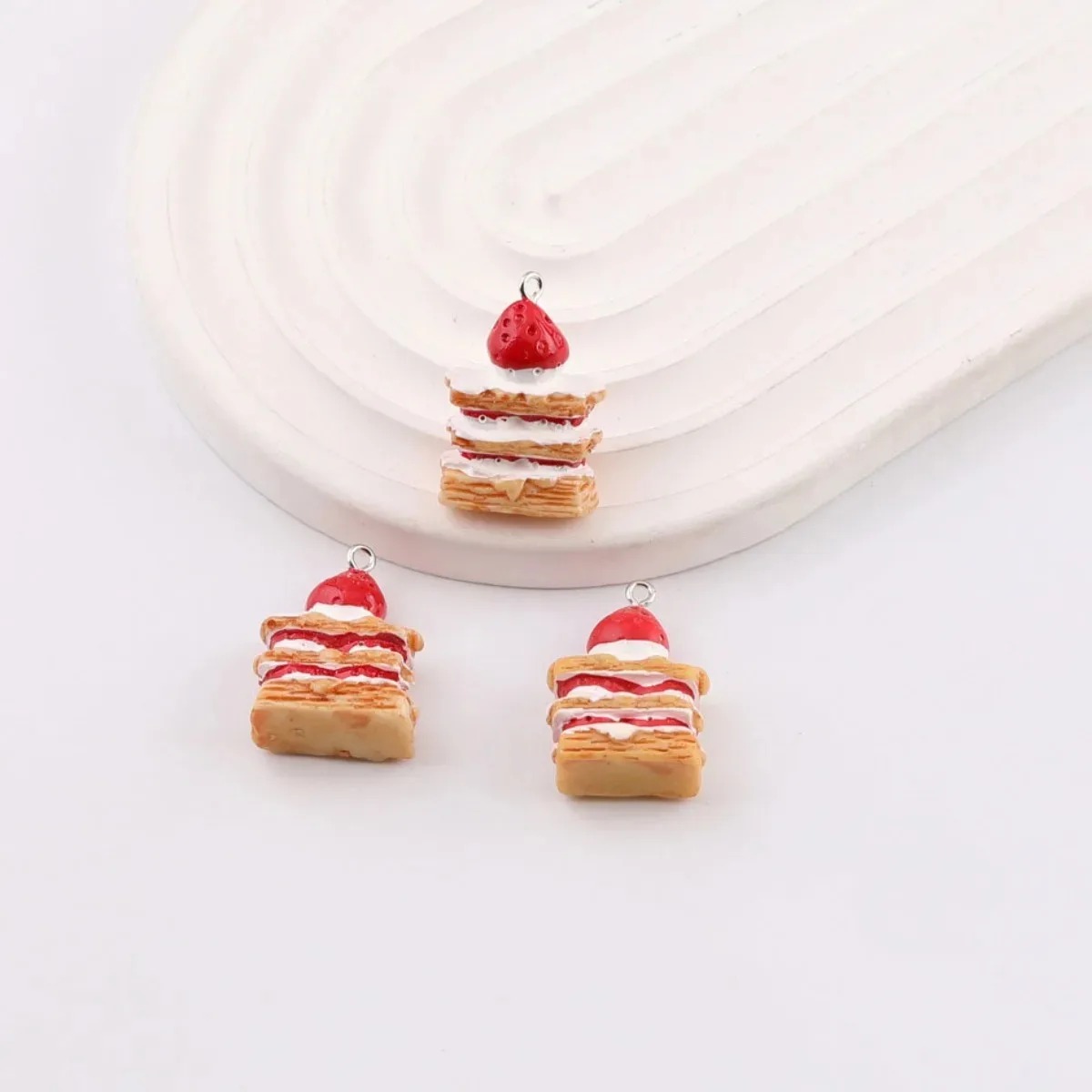 10개 미니 시뮬레이션 딸기 케이크 레진 펜던트 귀여운 - Resin Crafts Diy 리뷰 및 가격